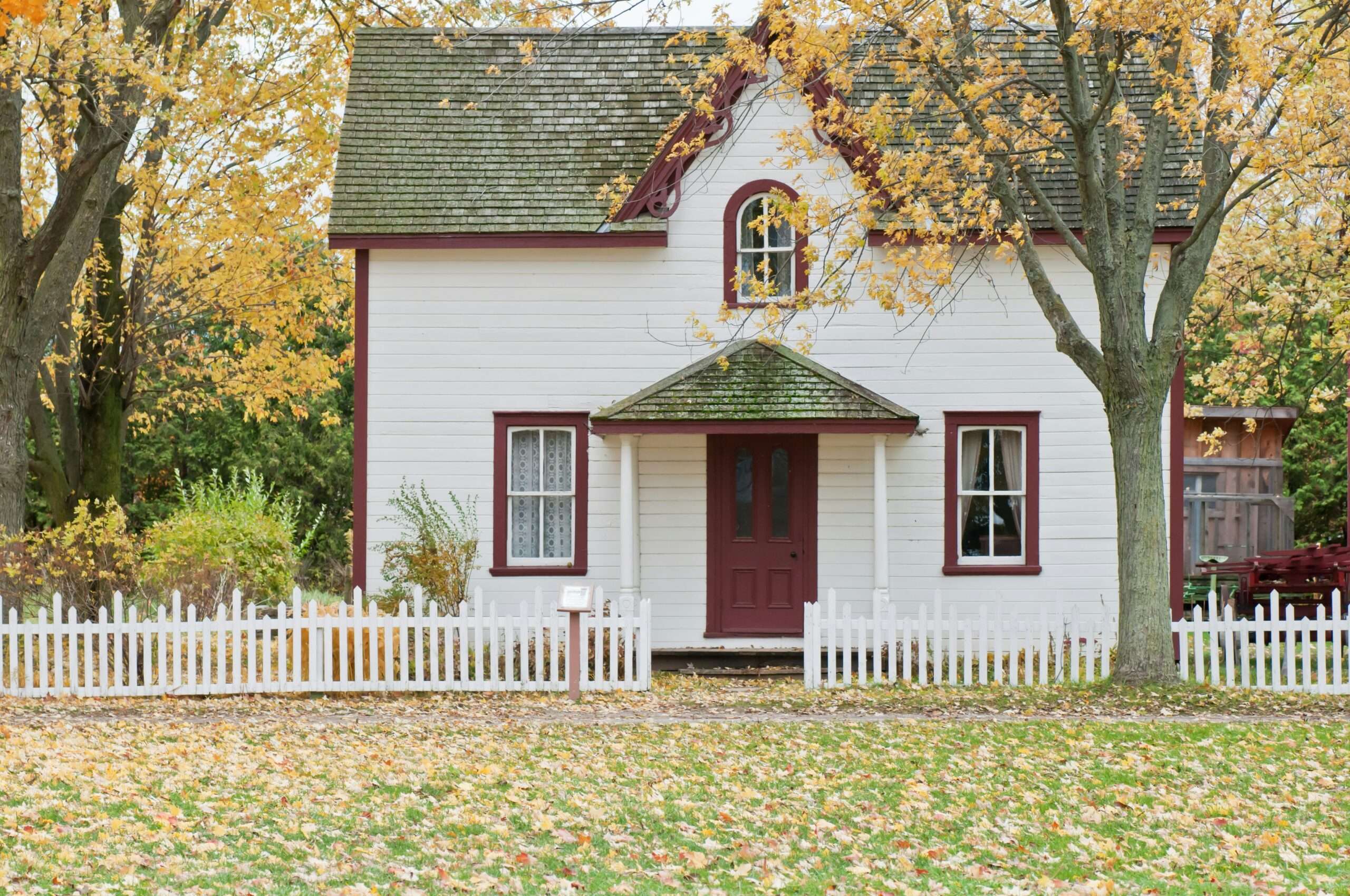 Charming Fargo-Moorhead home exterior in a residential neighborhood